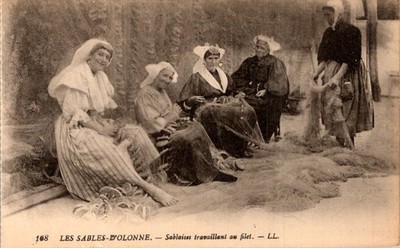 Sablaises Working at Net Les Sables-d'Olonne France Postcard - Sepia Coiffe 1904