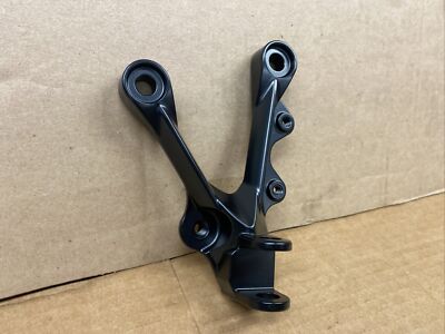 74です。 2007-2008 Kawasaki Ninja ZX6R Left footrest peg bracket NEW