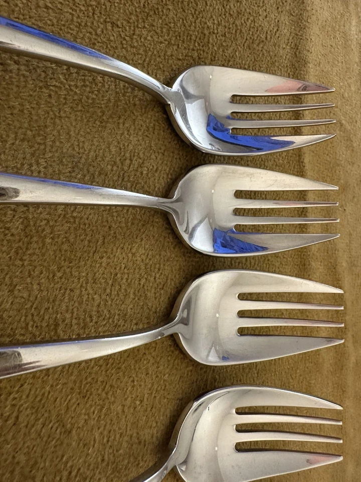 (6) Dinner  Forks Oneida Essence 18/10 Stainless Flatware - Image 4 of 4