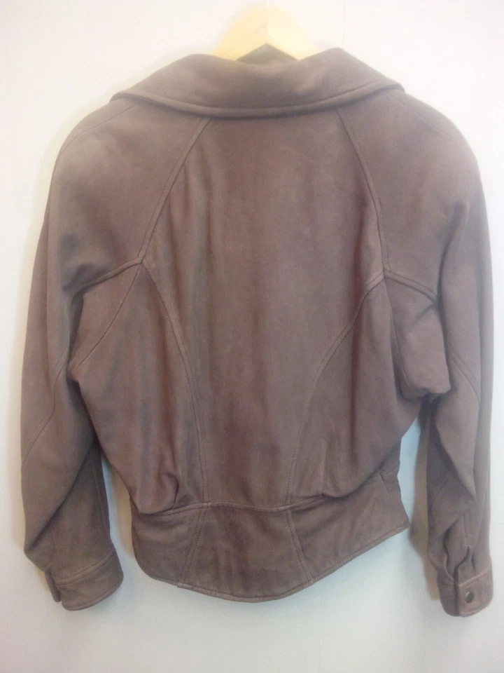 Chaqueta de cuero de gamuza de bombardero marrón S Adventure Bound By Wilson de colección para mujer Foto 3 de 4