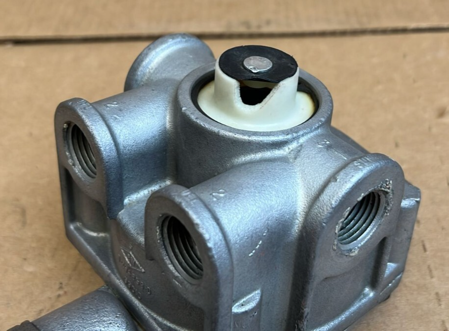 Tam.J 5013270 Genuine Bendix Air Brake Relay Valve – Second Truck Parts