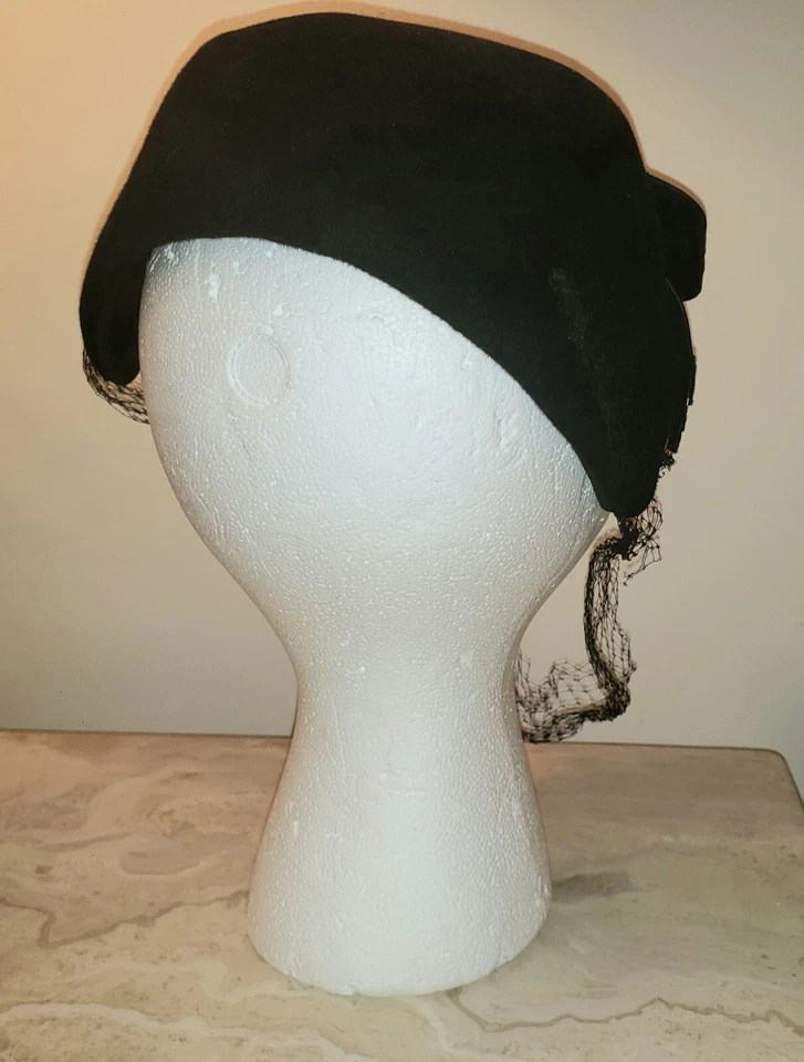 Sombrero retro vintage GENUINO TERCIOPELO AÑOS 20 lazo de encaje negro | El velo necesita ser reemplazado. Foto 4 de 4