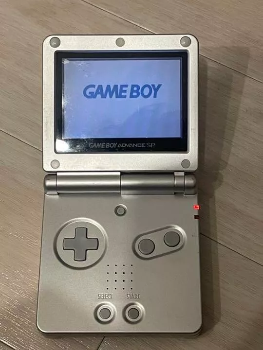 Nintendo Game Boy Advance SP - Silver