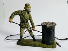 Soldat mit Gasmaske - LINEOL u. Nebeltopf
