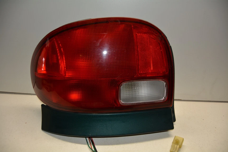 95-01 CHEVROLET GEO METRO LUZ TRASERA IZQUIERDA LADO CONDUCTOR LÁMPARA OEM, 166-60245 Foto 2 de 4