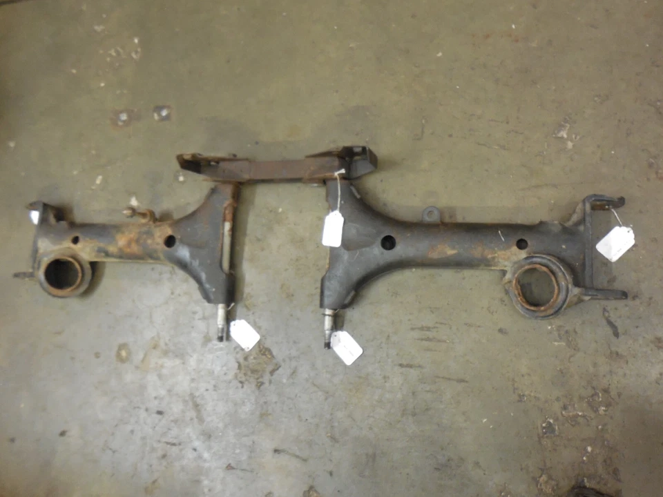1998-03 Jaguar XJR XJ8 4.0L Rear Diff Differential Wishbone Support Spring Mount Foto 4 de 4