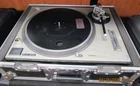 Technics SL-1200MK2 Direct-Drive Turntable With Roadcase(AS IS)