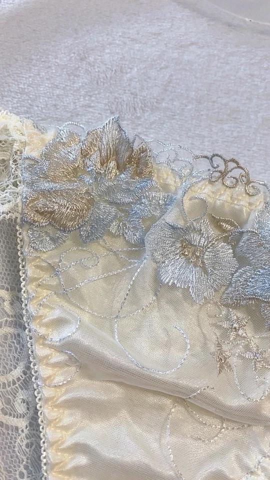 Женские кружевные трусики с низкой талией японского бренда US-S/JP-M с цветочной вышивкой - Изображение 2 из 4