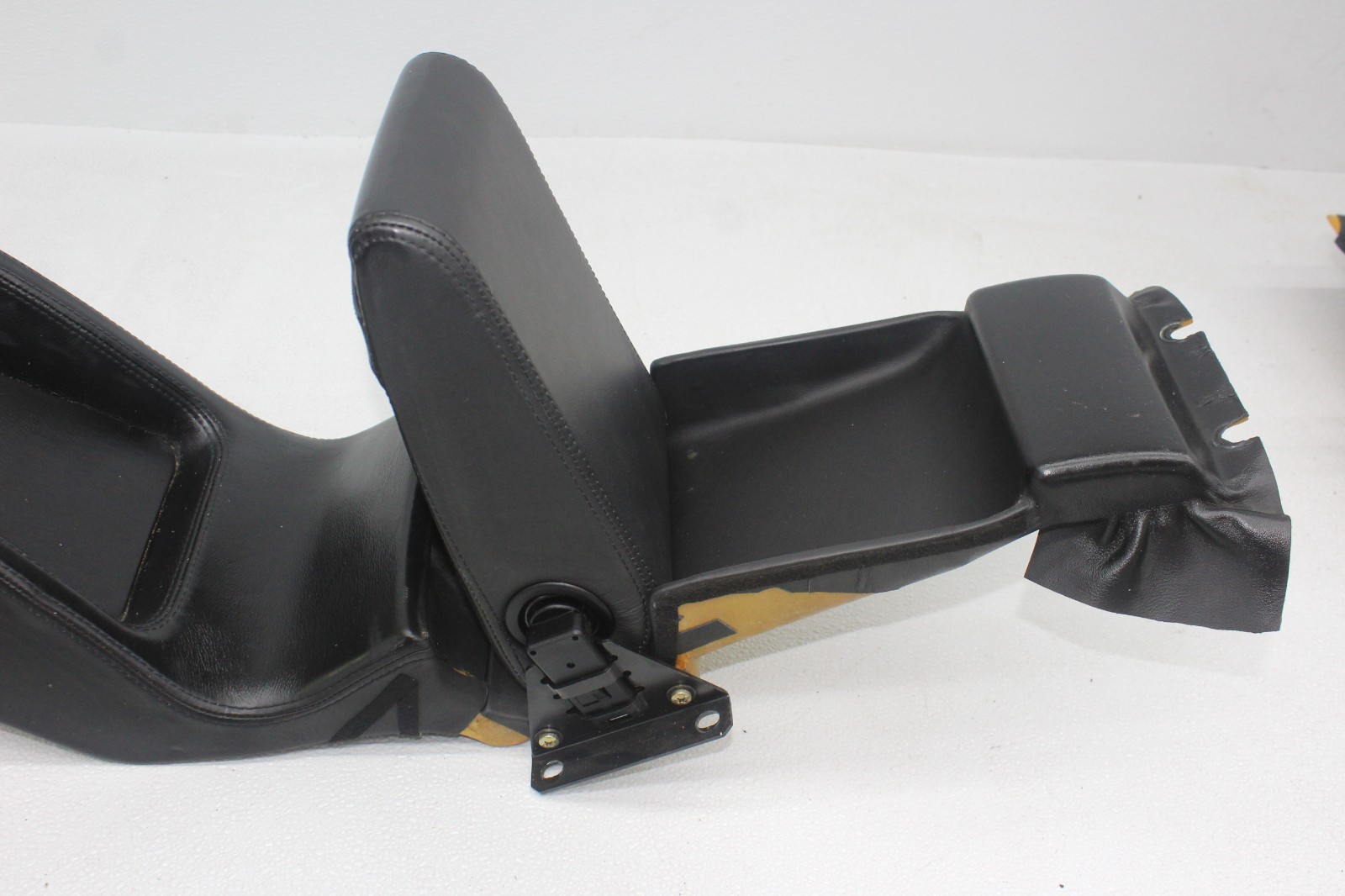 99-01 FERRARI 456 M INTERIOR REAR SEAT CENTER CONSOLE A REST PAD