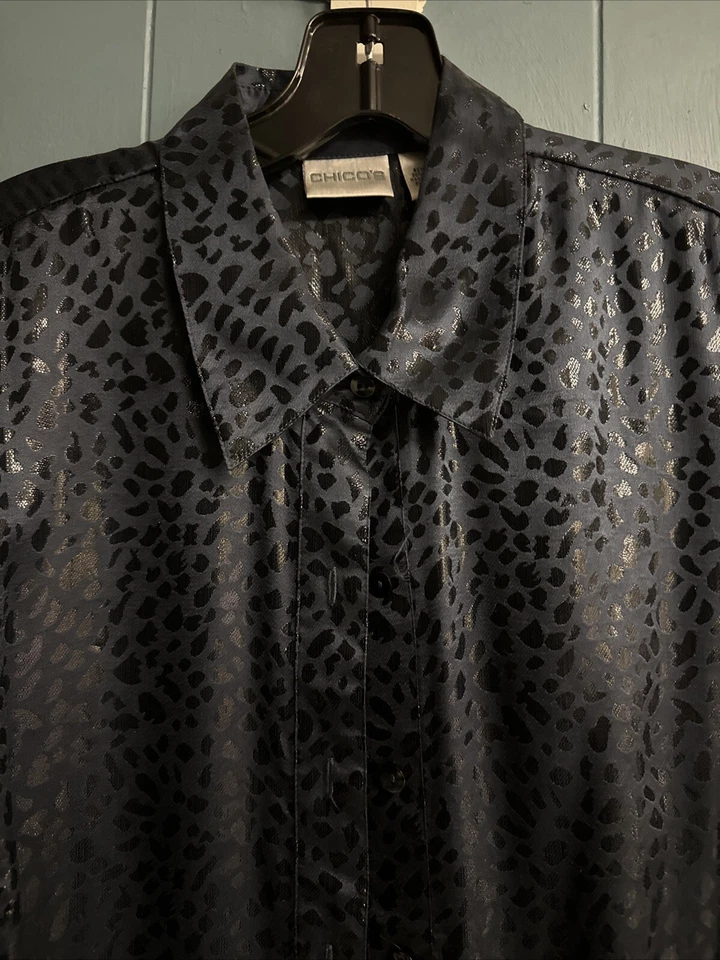 Chico’s Azul Marino Mujer’s Seda Talla L 12 2 Negro Estampado Guepardo Abotonado Manga Larga Foto 3 de 4