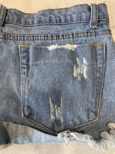 Signature 8 Women's Button Fly Shorts ~ Distressed Denim Shorts ~ Size M - Picture 6 of 12