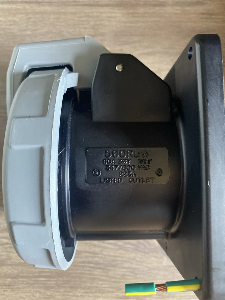 Hubbell HBL560P5W Plug60A 347/600V 3 Phase Plus HBL560R5W Wall Outlet Combo New - Image 2 of 4