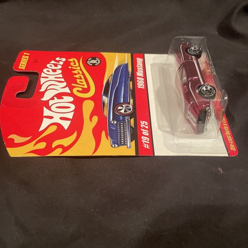 Hot Wheels Classics serie 1 número 19. Rojo, rosa y púrpura. Mustang 1968 - Imagen 12 de 19