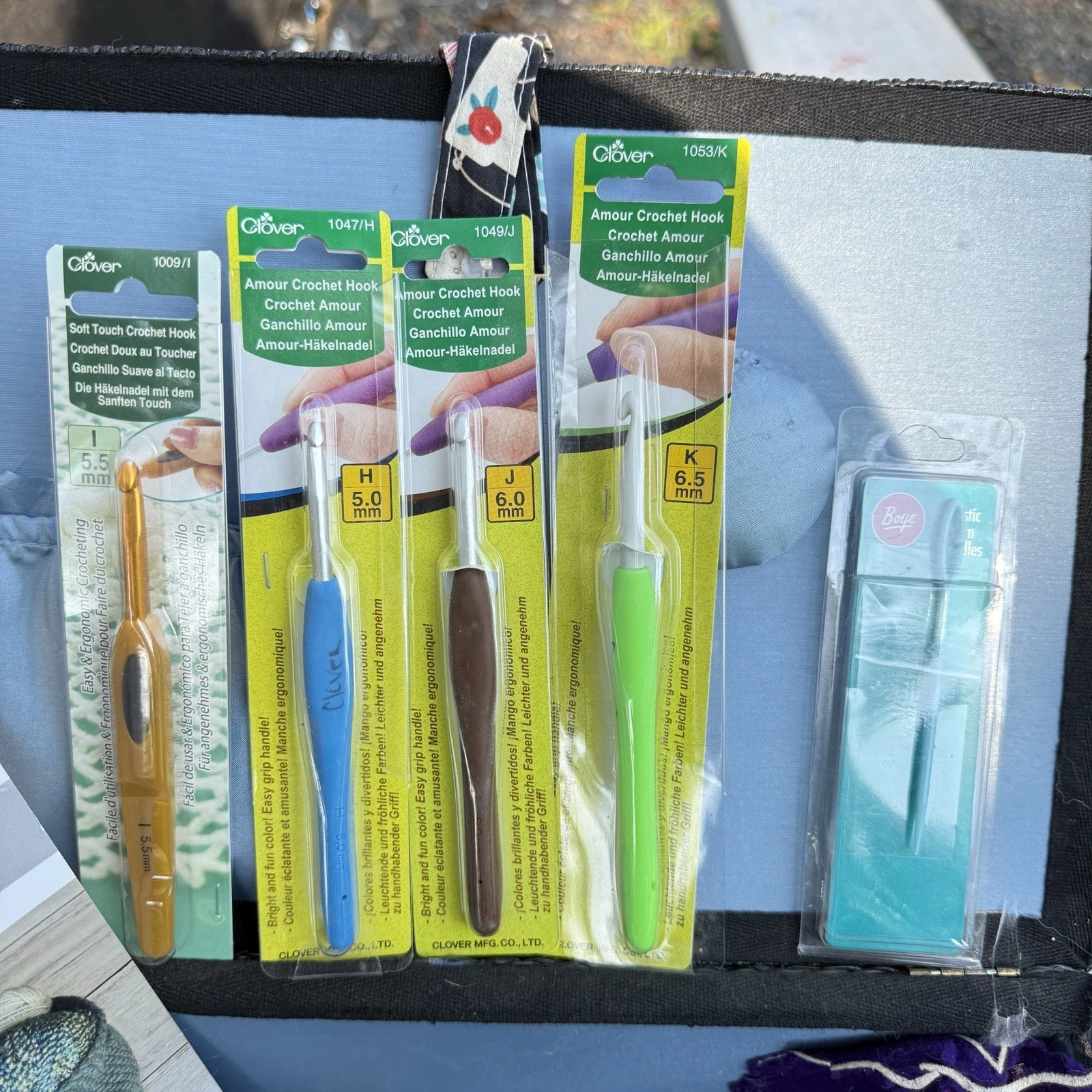 Huge crochet Lot Yarn Hooks Thread Eyes Noses Books & More - product detail image 7
