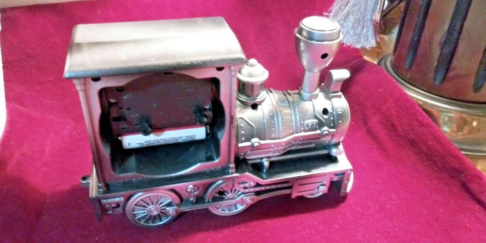 Quartz Alarm Clock Artistic vintage Train Shape Gray Plastic light weight - Image 4 of 4