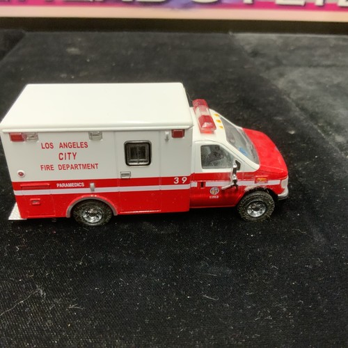 Code 3 Los Angeles Fire Department - 39  with stretcher