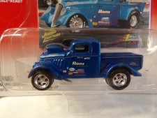 1933 Willys Pick-up  2002 Johnny Lightning Willy Gassers Ii  164 Die-cast