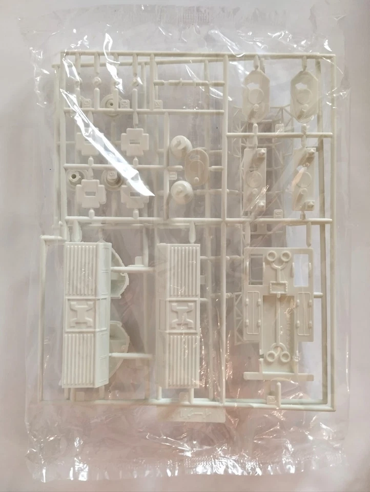 IMAI Space 1999 Eagle Transporter Model Kit – Completo e Sigillato – EU Seller - Immagine 4 di 4