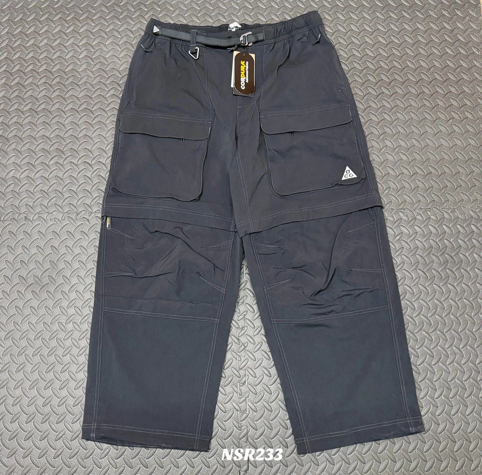 NIKE ACG SMITH SUMMIT MENS ZIP CARGO PANTS SHORTS BLACK HV0591-010 SIZE LARGE