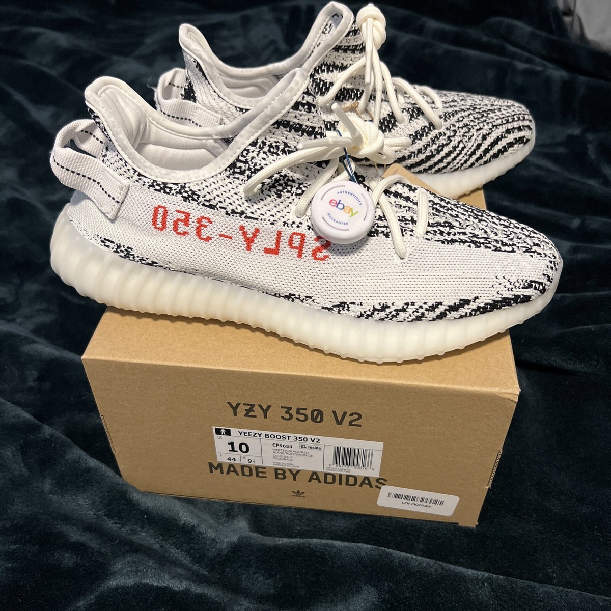 DS Yeezy 350 V2 Zebra Size 10