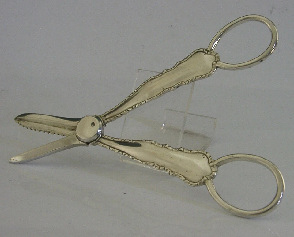 TESOURAS INGLESAS DE PRATA ESTERLINA MACIÇA 1924 ANTIGAS 68g - Imagem 4 de 4