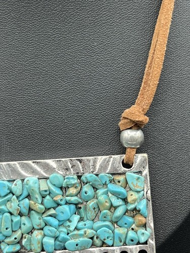 Halskette im amerikanischen Stil, Wildlederstränge, künstlicher Türkisanhänger 28 Zoll - Bild 5 von 11
