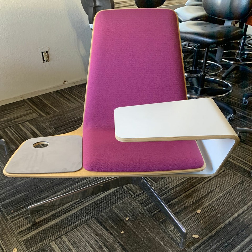 Haworth Harbor Work / Lounge Chair w/ Sliding Tablet Arm Color