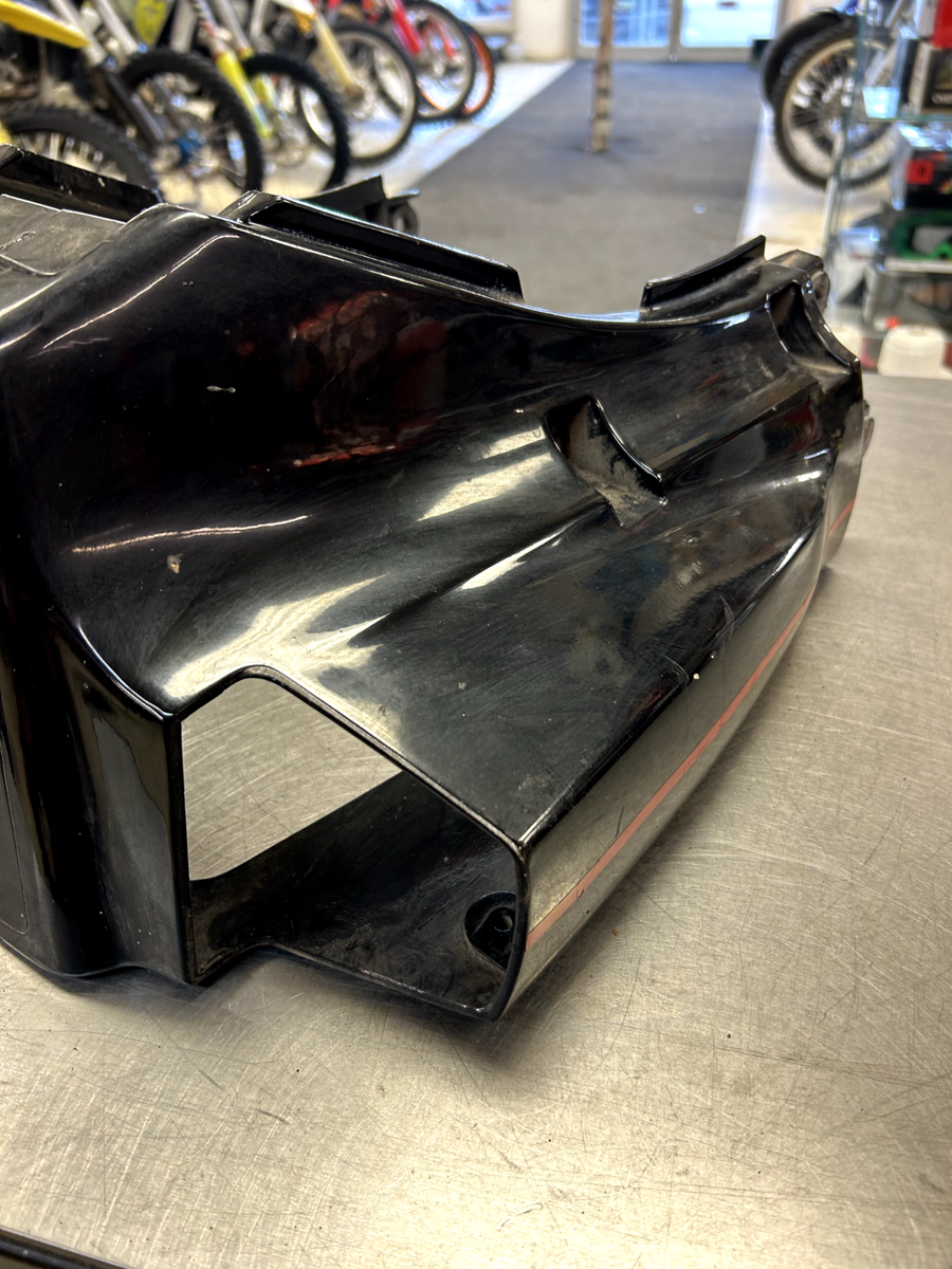 1986 KAWASAKI ZX1000 R REAR FENDER /TAIL COVER COWL, SOME