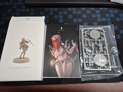 Kingdom Death: Monster - Pinup Faceless Survivor (Neu in OVP, Authentic)
