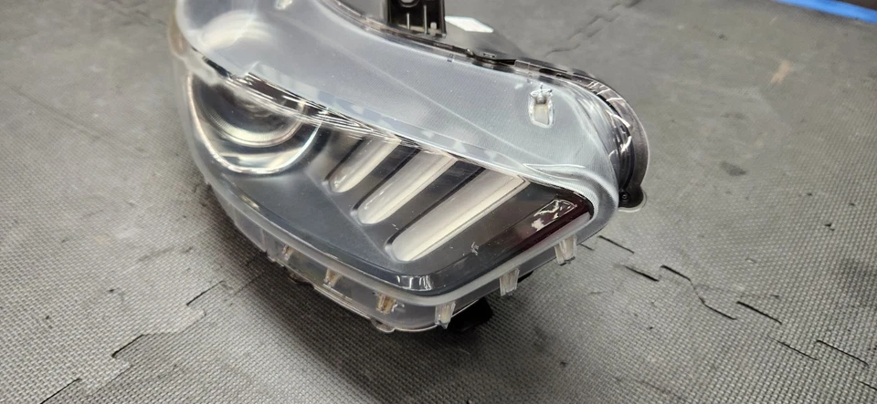 Faro pasajero derecho Ford Mustang GT 2015-2017 LED HID OEM Foto 2 de 4