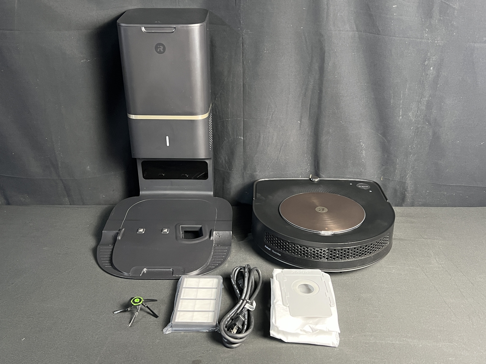 iRobot Roomba s9+ S955020 Robot Vacuum w/ Automatic Dirt Disposal New