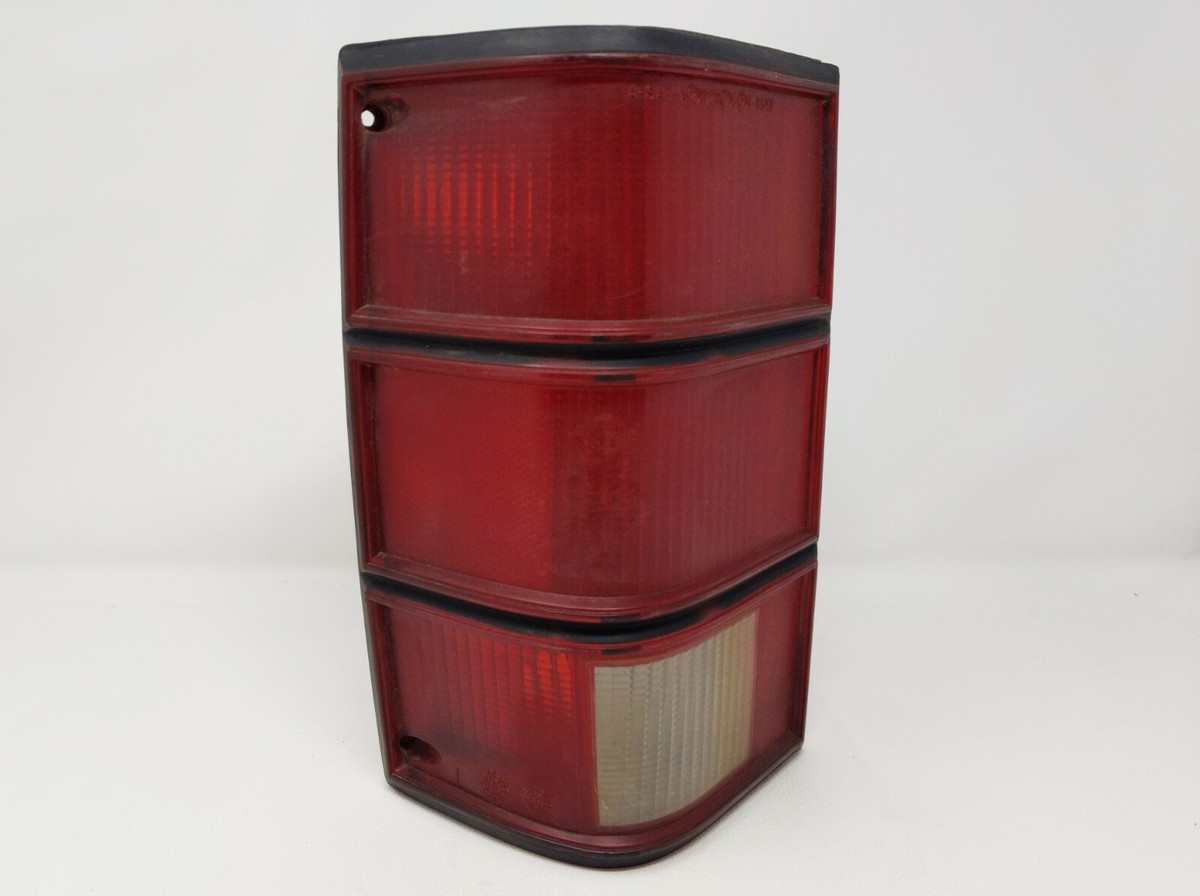 86-92 Jeep Comanche MJ LH Left Side Drivers Taillight Tail Light