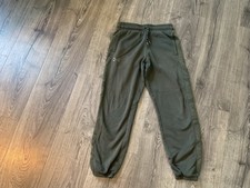 BOYS UNDER ARMOUR GREEN CAMO SWEAT PANTS IN EUC IN SIZE M 10/12