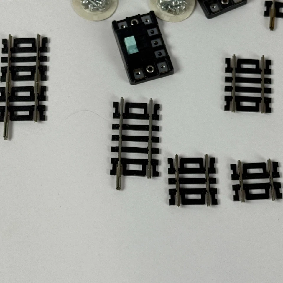 Atlas HO Scale Train Track Lot 11 Pieces 2 Switches Stop Sign & Screws - Image 3 of 4