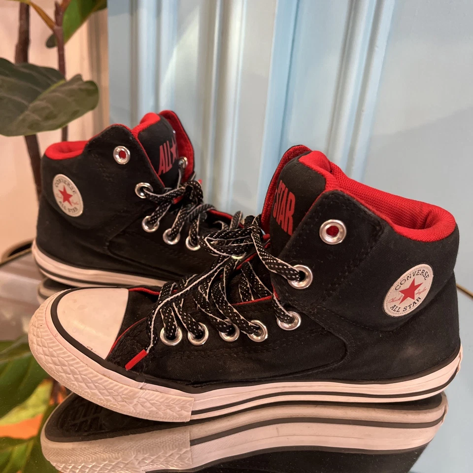 Converse Chuck Taylor, All-Star, High Top Red And Black Size 3 Kids Sneakers - Image 3 of 4