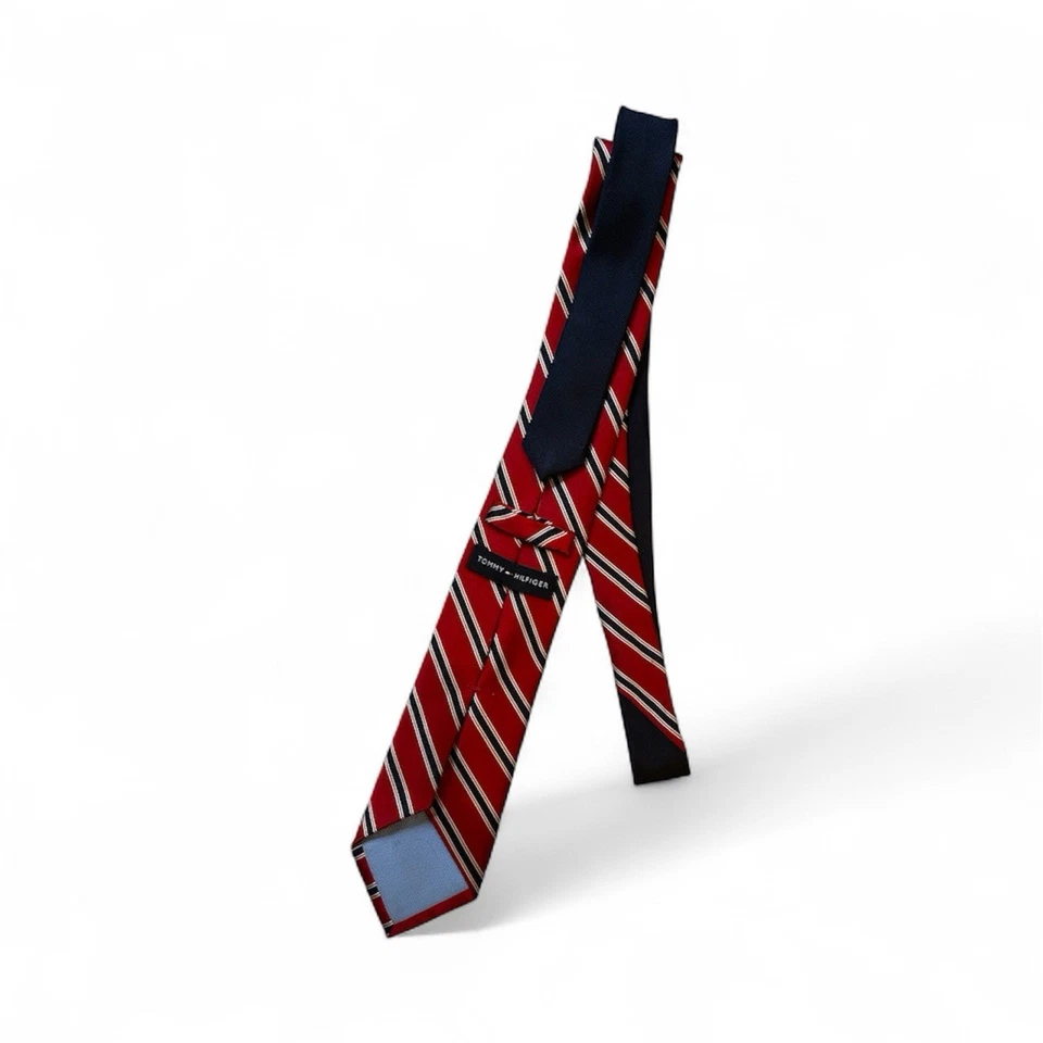 Corbata Tommy Hilfiger, roja blanca y azul a rayas 100 % seda Foto 2 de 4
