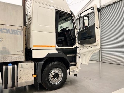 Volvo FH 540 8x4 Sleeper Cab Tractor Unit Manual - Picture 17 of 20