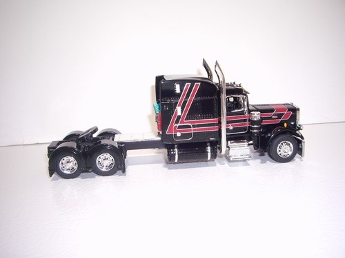 DCP FIRST GEAR 1/64 BLACK WITH RED STRIPES PETERBILT 359 WITH 63" SLEEPER - Picture 4 of 5