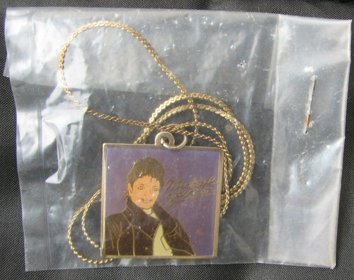 Michael Jackson Collier Chaîne Pendentif THRILLER Necklace Chain Pendant 1980s - Picture 2 of 7