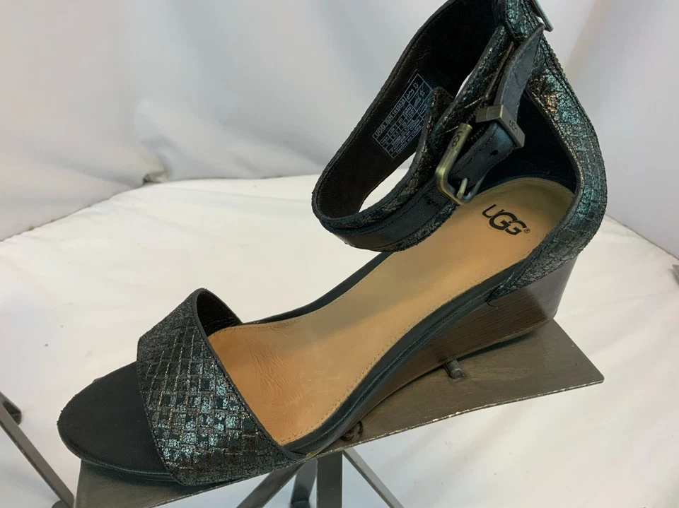 "Tacones de cuña con correa Ugg talla 8 gris negro hebilla trasera con cremallera tacón de 2"" como nuevos YGI G1S-68" Foto 3 de 4