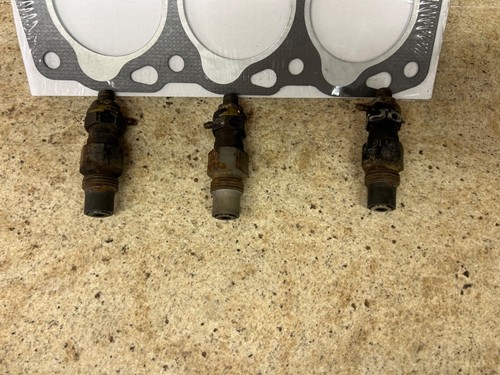5015 Allis Chalmers cylinder head assembly - Picture 5 of 5