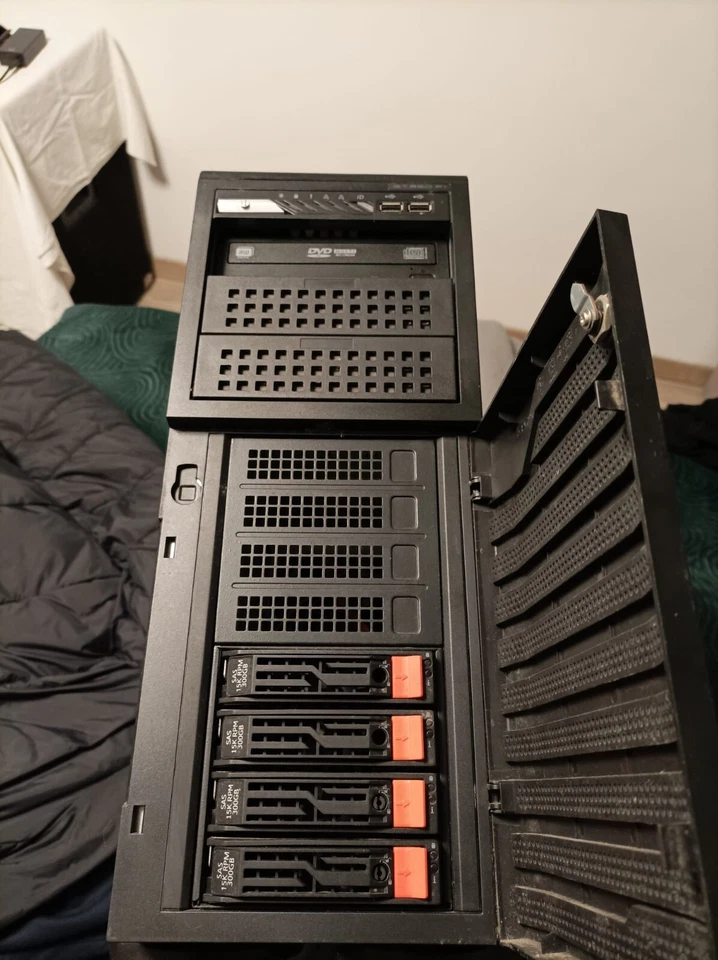 Gateway GT350 F1 Windows 7 2x Intel Xeon 6GB RAM 1.2 TB Storage HDD - Immagine 3 di 4