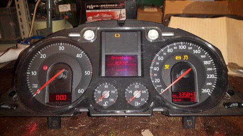 4519 Tacho Kombiinstrument VW Passat 3C VDO 3C0920860N 335843 km