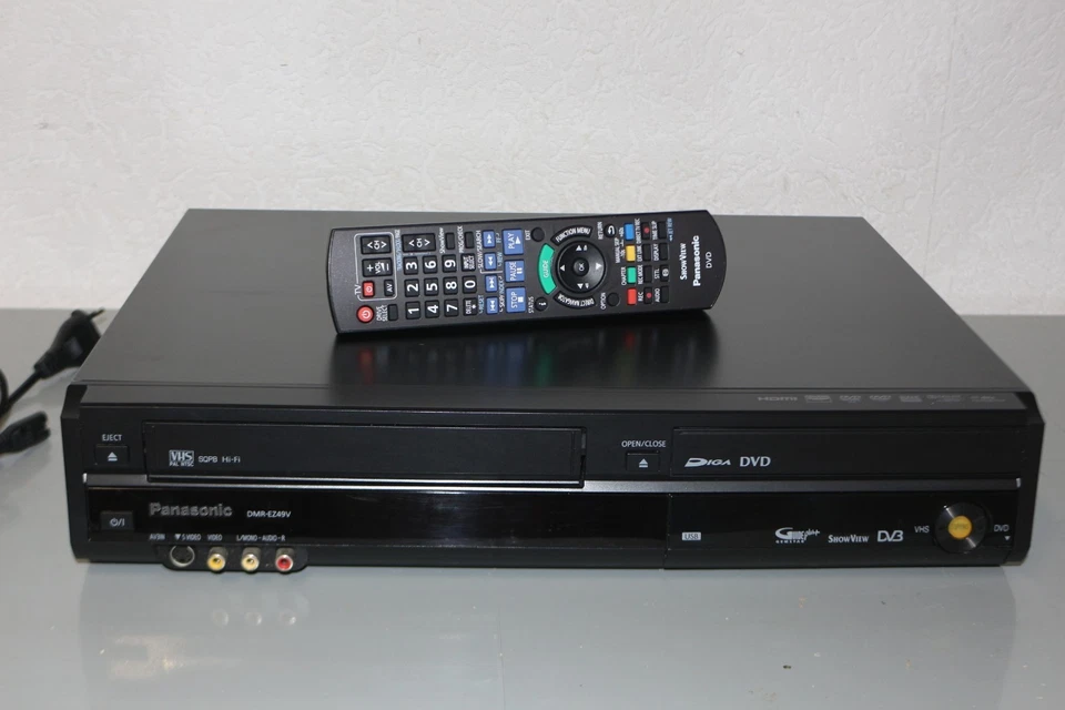 Panasonic DMR - EZ49V DVD / VHS Video Recorder Kombi Gerät + Fernbedienun HDMI