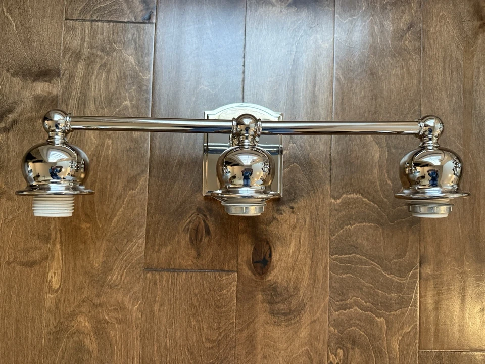 Aplique triple Pottery Barn Covington Hotel (21") triple níquel (caja abierta) nuevo en caja Foto 3 de 4