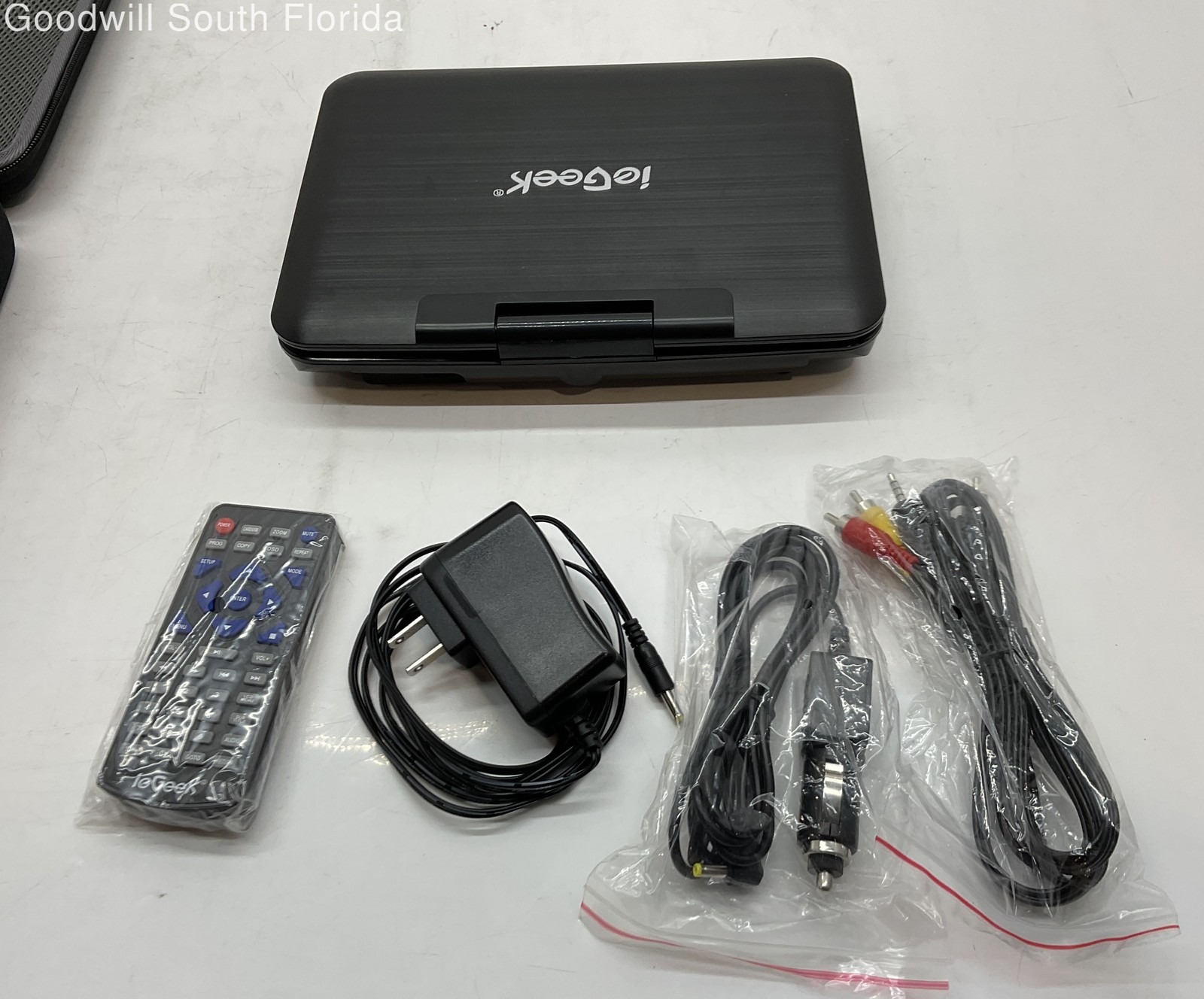 ieGeek IK-902 Black Portable DVD Player With Accessories Not Tested