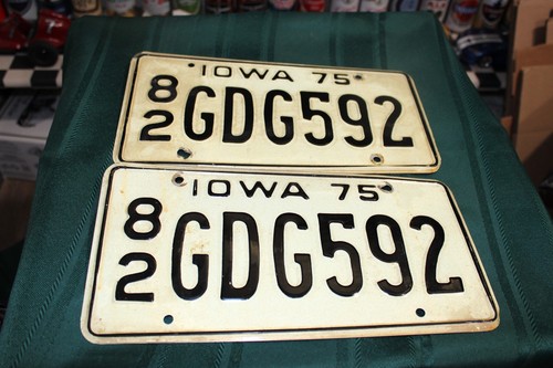 PAIR IOWA LICENSE PLATES 1975 SCOTT COUNTY 82-GDG592 NICE