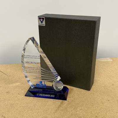 Microsoft Nokia Service Award Crystal Statue Computer Lumia 2520 2013 Award