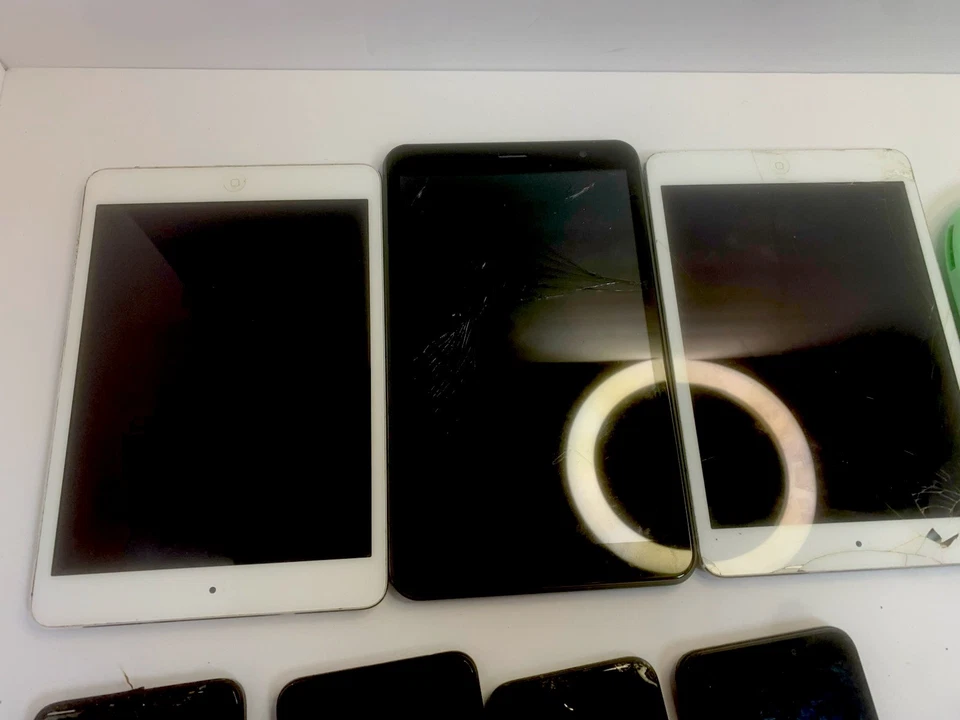 Lote de celulares, tabletas y iPod rotos Foto 4 de 4