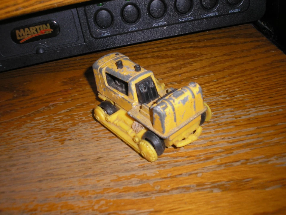 ROUGH Vintage Tootsie Toy 3 3/4" Bull Dozer Yellow Free SHIPPING - Image 2 of 4